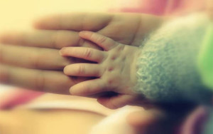 Dítě přišlo na svět předčasně, ale zcela zdravé.  Ilustrační foto