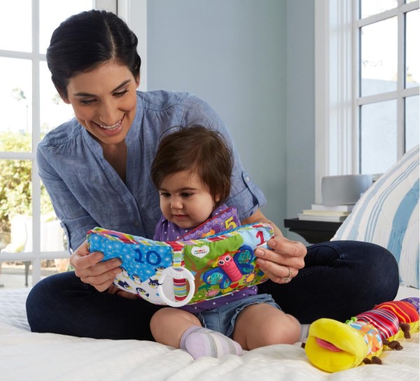 Lamaze-textilni-knizka-pocitani-se-zviratky-b1