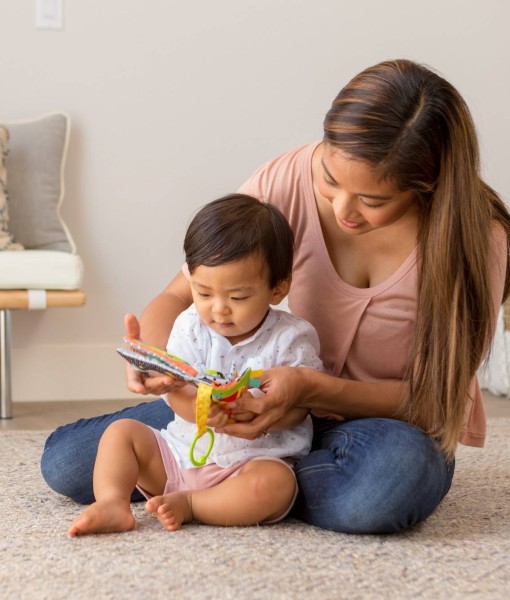 Infantino zavesna textilni knizka c