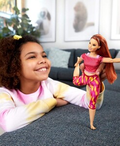Mattel Barbie v pohybu zrzka v ruzovem b