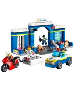 LEGO CITY 60370 honicka na policejni stanici a
