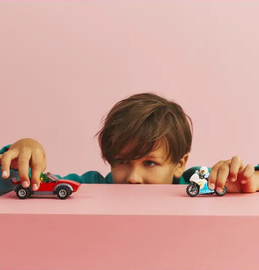 LEGO CITY 60392 honicka auta s policejni motorkou e